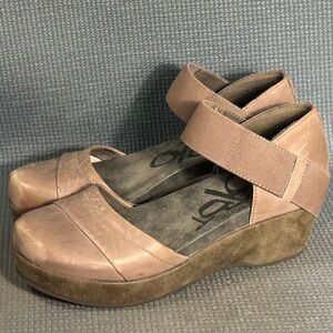 OTBT Pink Tan Wedge Sandals